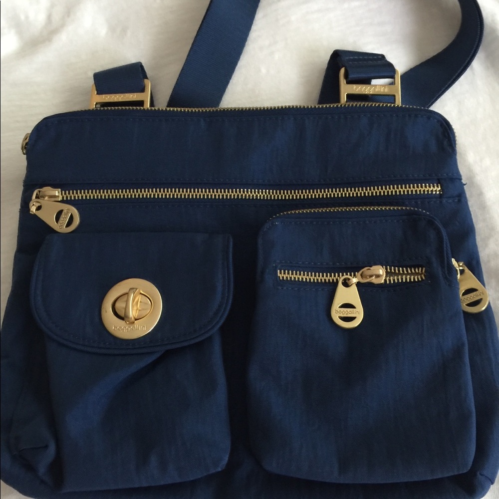 Baggalini blue Sydney crossbody bag.